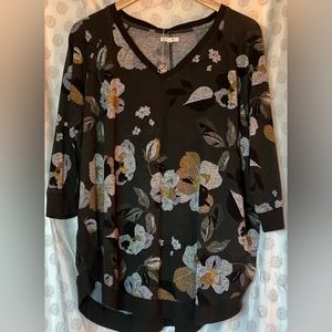 Maurices 3/4 length sleeve lightweight sweater. Floral Print. Size 2 (20).